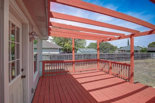 298 Spg Br Loop, Uhland TX 78640-5366 exterior