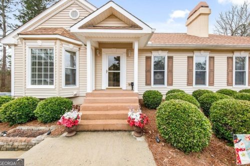 1148 Forsyth Landing Dr, Forsyth, GA 31029-2923