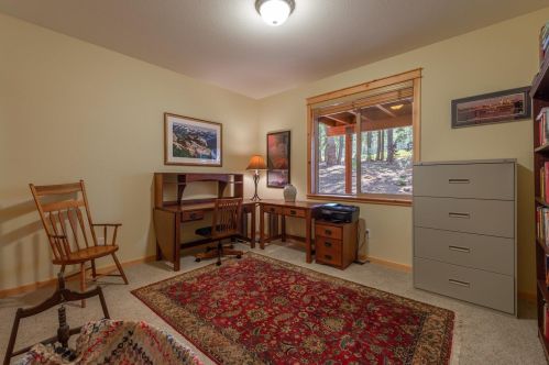 13963 Copenhagen Dr, Truckee CA  96161-6633 exterior