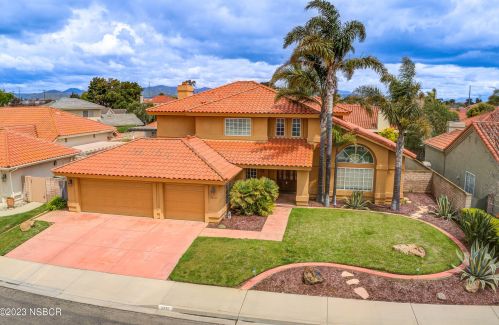 2418 Sandpiper Dr, Santa Maria CA  93455-1521 exterior