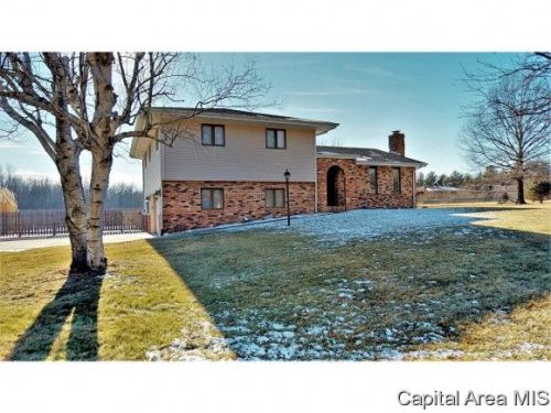 18585 Timber Ln, Virden, IL 62690-4539