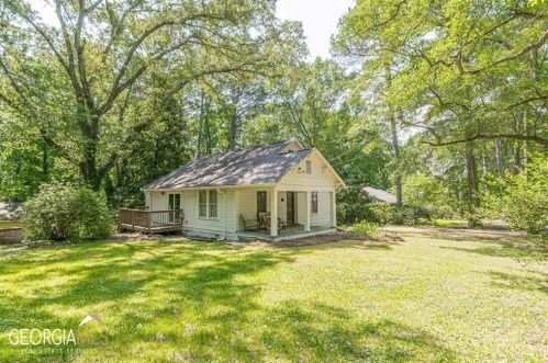 3314 Harris Dr, Atlanta GA  30337-1005 exterior