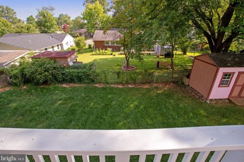 6803 Braddock Rd, Springfield VA  22151-3016 exterior