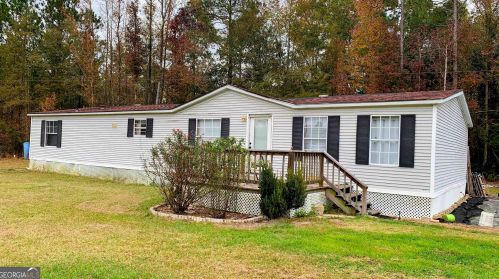 884 Savannah Town Rd, Stillwell, GA 31329-3135
