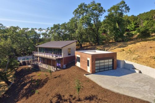225 Clear Ridge Dr, Healdsburg, CA 95448-7058