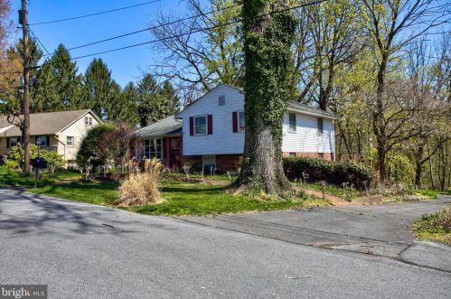 1624 Colonial Manor Dr, Lancaster, PA 17603-6032