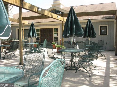 209 Valleybrook Dr, Lancaster PA  17601-4623 exterior