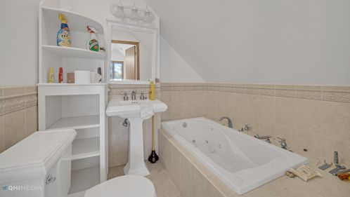 7103 Keeney St, Niles IL  60714-3039 exterior