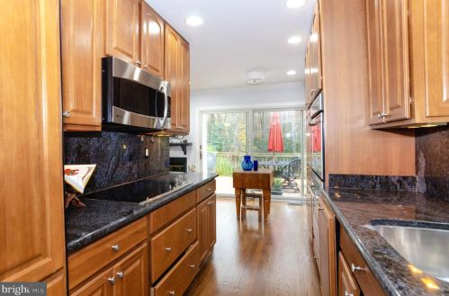 2310 Millennium Ln, Herndon, VA 20191-2948