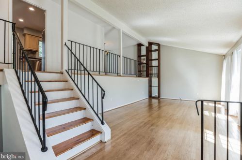 6206 Winnepeg Dr, Springfield VA  22015-3848 exterior
