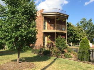 207 Summit Ave, Greensboro, NC 27401-3005