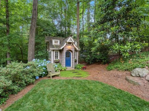1607 Grant Dr, Atlanta GA  30319-3589 exterior