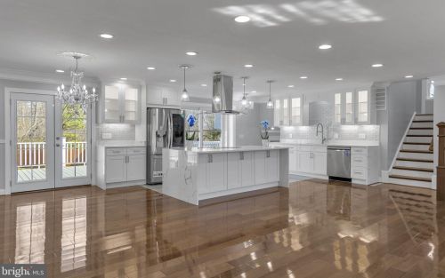 3913 Oak Hill Dr, Annandale, VA 22003-3413