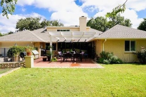4216 Ridglea Country Club Dr, Fort Worth TX  76126-2224 exterior
