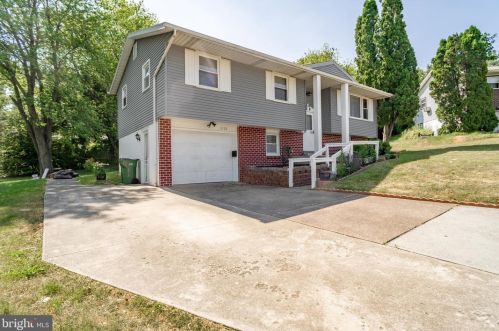 1120 Blackheath Ln, Harrisburg, PA 17109-1205