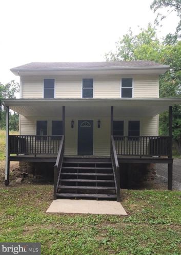 62 Spohrs Rd, Berkeley Springs, WV 25411-3589