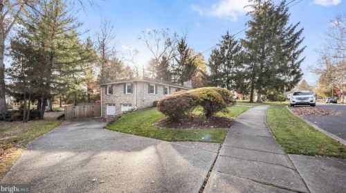 13 Rosalind Dr, Trenton NJ  08648-3245 exterior