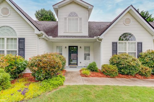 7120 Greenridge Dr, Loganville, GA 30052-4668
