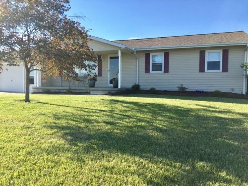 1405 Lake Park Dr, Breese, IL 62245-2113