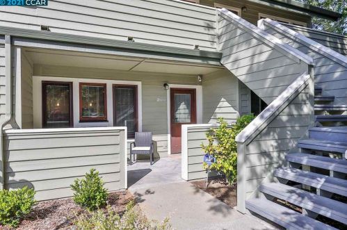 200 Suntree Ln, Concord, CA 94523-5148