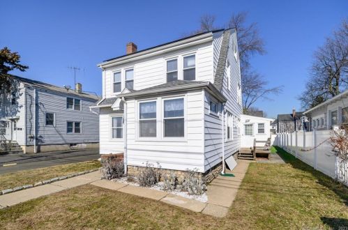 3 Delaware Ave, Norwalk CT  06851-2702 exterior