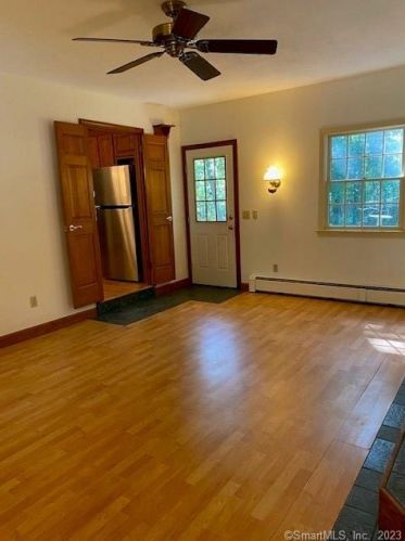 8 Marjorie Ln, Vernon, CT 06066-4008