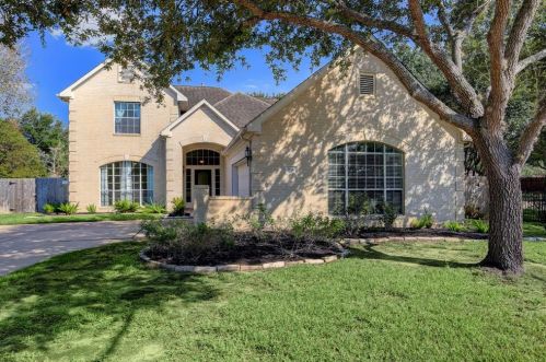2511 Lake Crest Ct, Pearland, TX 77584-5928