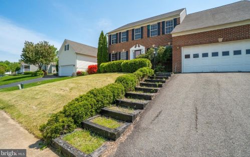 15 Rollingside Dr, Fredericksburg, VA 22406-7268