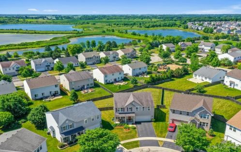 439 Westport Dr, Pingree Grove IL  60140-9172 exterior