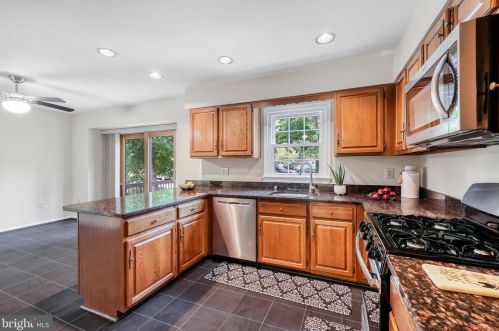 7218 Gentian Ct, Springfield VA  22152-3847 exterior