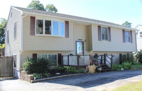 122 Arnolds Nck Dr, Warwick RI  02886-7309 exterior