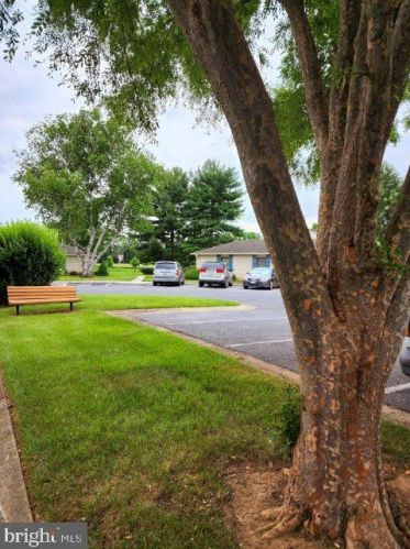 50 Valleybrook Dr, Lancaster PA  17601-4612 exterior