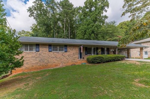 1437 Ridgewood Dr, Lilburn, GA 30047-5547