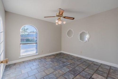 1939 Rambling Rdg Ln, Carrollton TX 75007-3154 exterior