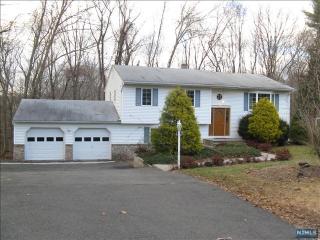 413 Obrien Ct, Wyckoff, NJ 07481-1509