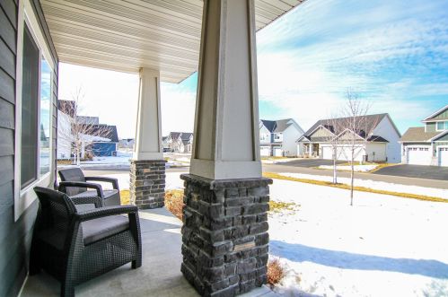 9515 Compass Pointe Rd, Saint Paul MN  55129 exterior