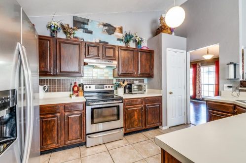 6881 Moss Ln, Fort Worth TX  76182-7039 exterior