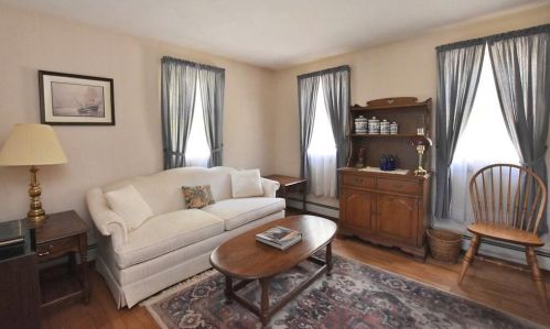 391 Cooper Hill Rd, Burrillville, RI 02839-1104