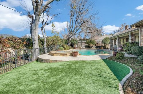 2321 Highland Hts Ln, Carrollton TX 75007-2033 exterior