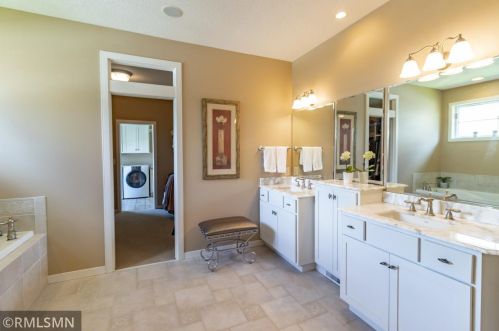 5 Hawthorne Ct, Saint Paul MN  55127-6476 exterior