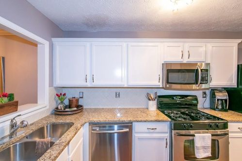 105 Riverview Dr, Marietta, GA 30067-4836