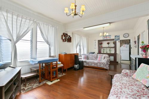 609 Kunawai Ln, Honolulu, HI 96817-2230