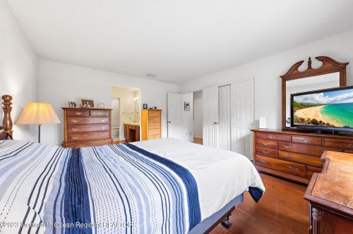 95 Old Orch Ln, Tinton Falls NJ 07712-2569 exterior