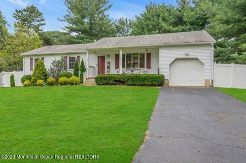 5 Kimberly St, Jackson Twp, NJ 08527-2233