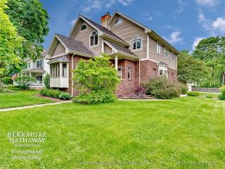 222 Gary Ave, Wheaton, IL 60187-4916