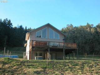 3876 Shoestring Rd, Riddle OR  97469-9799 exterior