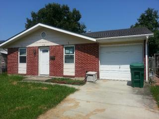 672 Vanderbilt Ln, Kenner, LA 70065-2650