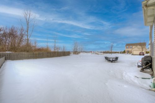 1600 Bristol Dr, Pingree Grove IL  60140-9038 exterior