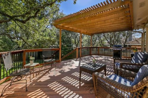 7036 Auckland Dr, Austin TX  78749-4139 exterior