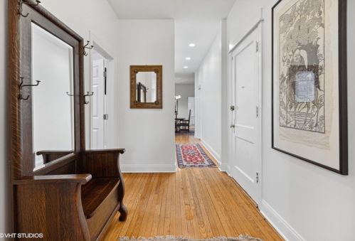 827 Lakeside Pl, Chicago, IL 60640-5112
